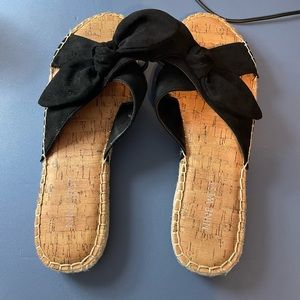 Nine wear dress sandals with black felt bow